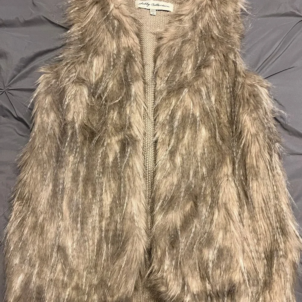 Sebby Collection L Faux Fur Sweater Vest - Picture 1 of 3